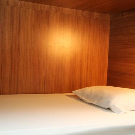Moon Hostel Prishtine Bagian luar foto