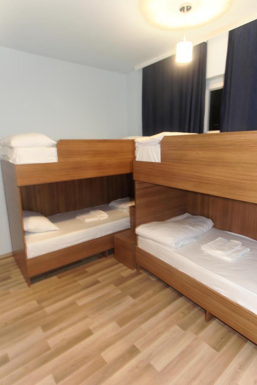 Moon Hostel Prishtine Bagian luar foto