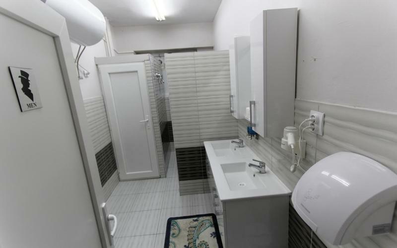 Moon Hostel Prishtine Bagian luar foto